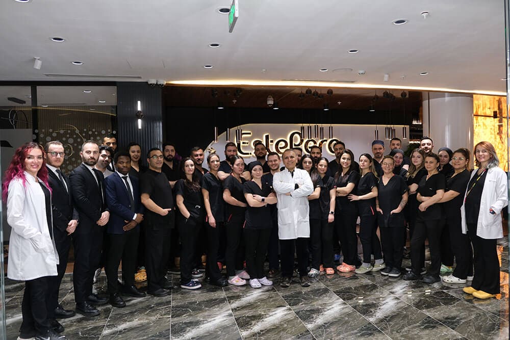 エステペラの医療チームとサポートスタッフ